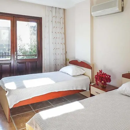 Villa Sleeps 6 Air Con Wifi *